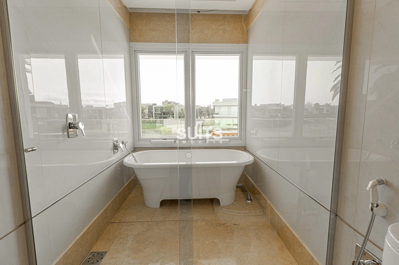 Mansão com 02 terrenos na beira do lago no condomínio Enseada: 43ª foto da galeria de imagens do imóvel