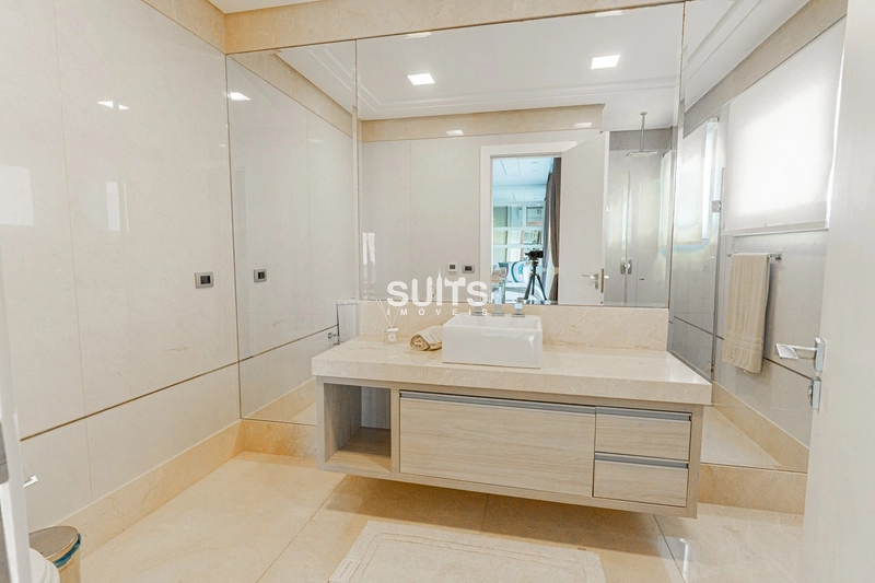 Mansão com 02 terrenos na beira do lago no condomínio Enseada: 38ª foto da galeria de imagens do imóvel