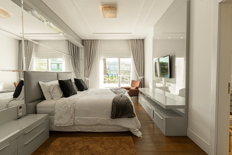 Mansão com 02 terrenos na beira do lago no condomínio Enseada: 27ª foto da galeria de imagens do imóvel