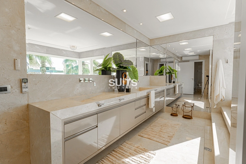 Mansão com 02 terrenos na beira do lago no condomínio Enseada: 55ª foto da galeria de imagens do imóvel