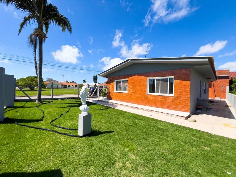 Casa de esquina muito bem localizada no Centro de Xangri-Lá: 3ª foto da galeria de imagens do imóvel