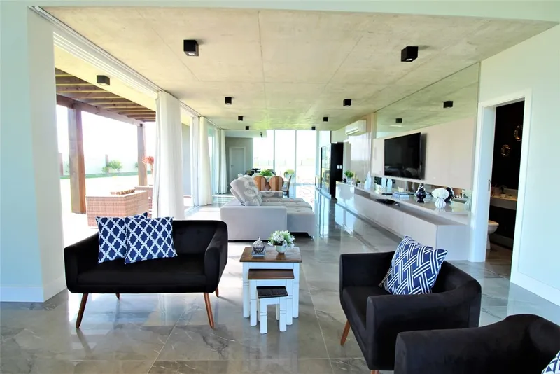 Linda casa térrea à venda no Condomínio Riviera: 3ª foto da galeria de imagens do imóvel