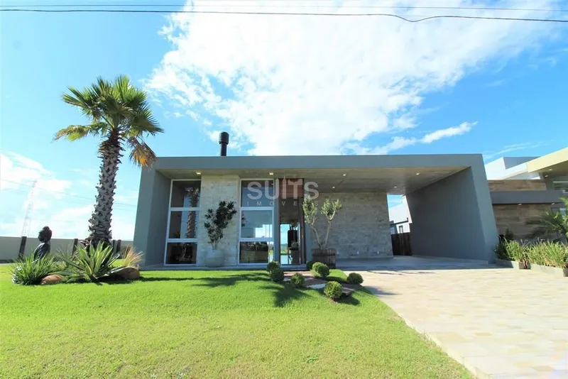 Linda casa térrea à venda no Condomínio Riviera: 1ª foto da galeria de imagens do imóvel