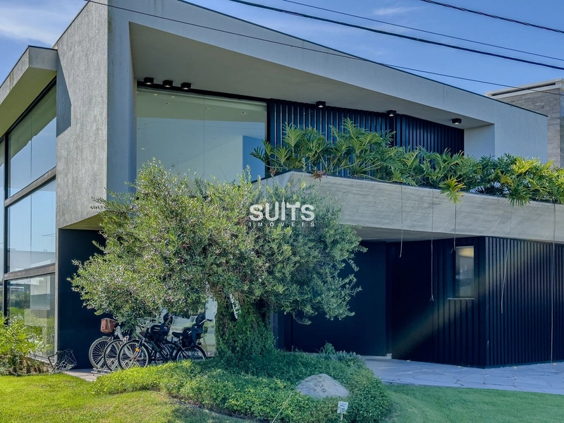 Excelente sobrado beira-lago no Condomínio Enseada: 1ª foto da galeria de imagens do imóvel