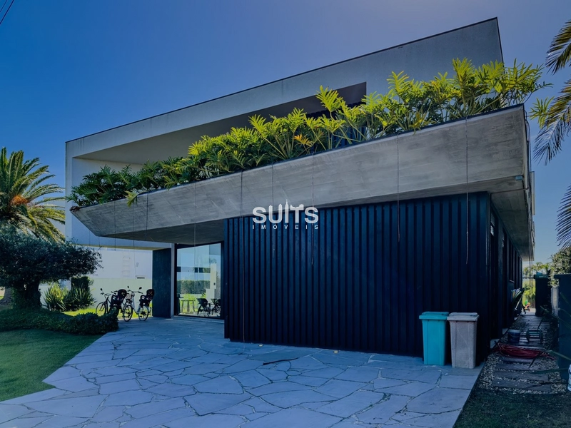 Excelente sobrado beira-lago no Condomínio Enseada: 2ª foto da galeria de imagens do imóvel