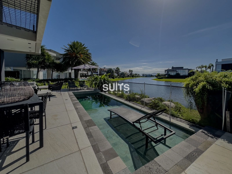 Excelente sobrado beira-lago no Condomínio Enseada: 15ª foto da galeria de imagens do imóvel