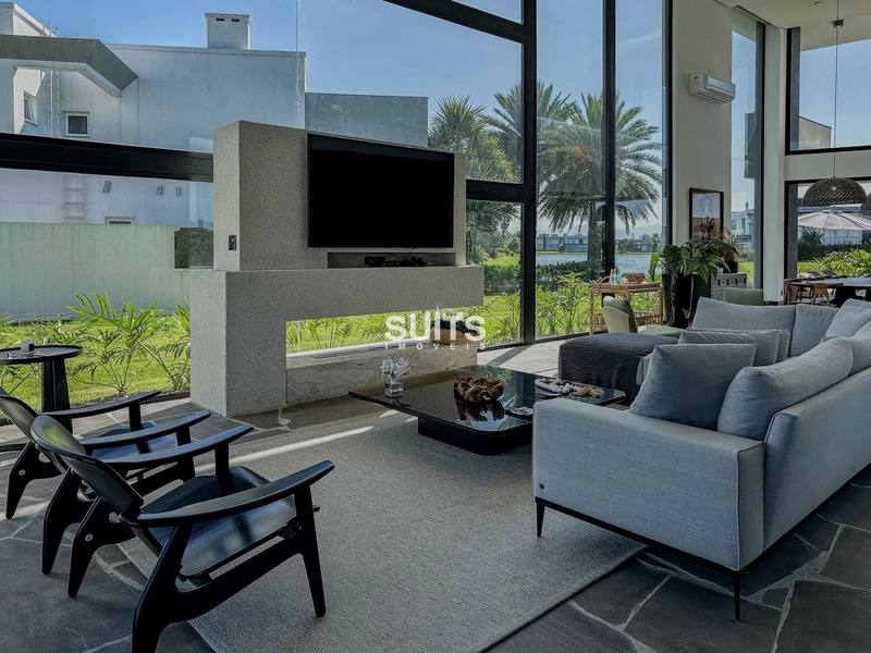 Excelente sobrado beira-lago no Condomínio Enseada: 4ª foto da galeria de imagens do imóvel