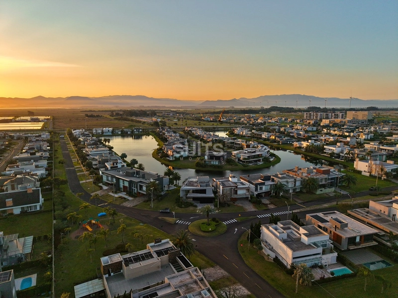 Excelente sobrado beira-lago no Condomínio Enseada: 46ª foto da galeria de imagens do imóvel