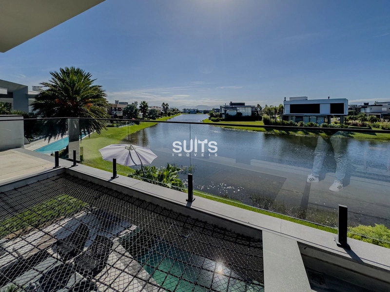 Excelente sobrado beira-lago no Condomínio Enseada: 28ª foto da galeria de imagens do imóvel