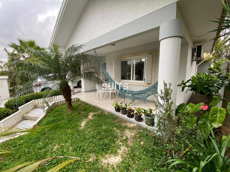 Excelente casa bem localizada no centro de Xangri-Lá: 1ª foto da galeria de imagens do imóvel