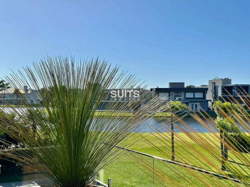 Excelente sobrado de esquina no condomínio Enseada: 46ª foto da galeria de imagens do imóvel