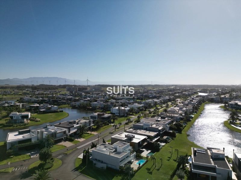 Excelente sobrado de esquina no condomínio Enseada: 3ª foto da galeria de imagens do imóvel