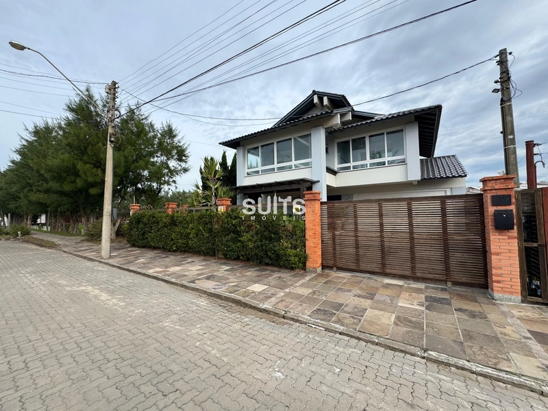 Excelente sobrado à venda no Centro de Xangri-lá: 3ª foto da galeria de imagens do imóvel