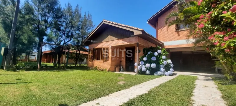 Ótimo sobrado a poucos metros do mar na praia de Rainha do Mar: 1ª foto da galeria de imagens do imóvel