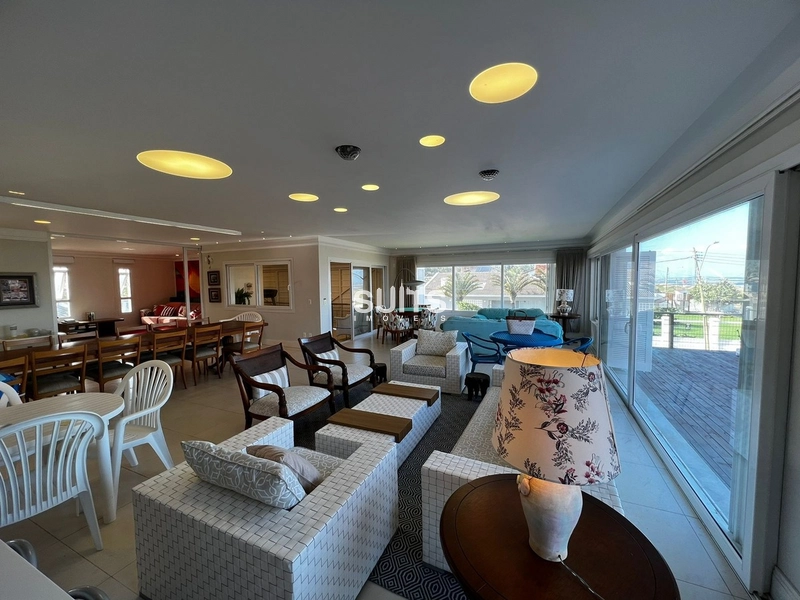 Incrível sobrado junto ao mar na praia de Atlântida: 7ª foto da galeria de imagens do imóvel