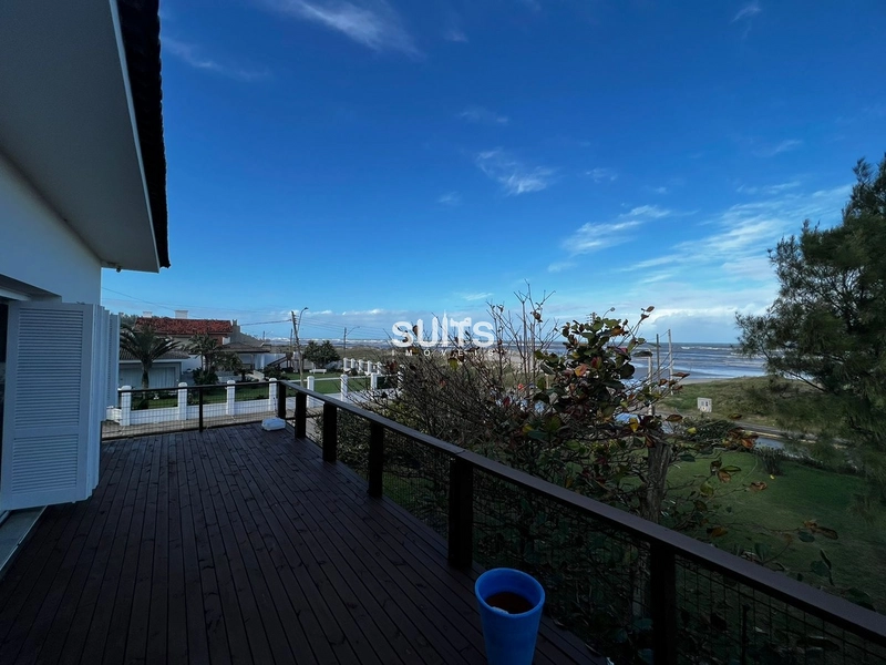 Incrível sobrado junto ao mar na praia de Atlântida: 16ª foto da galeria de imagens do imóvel