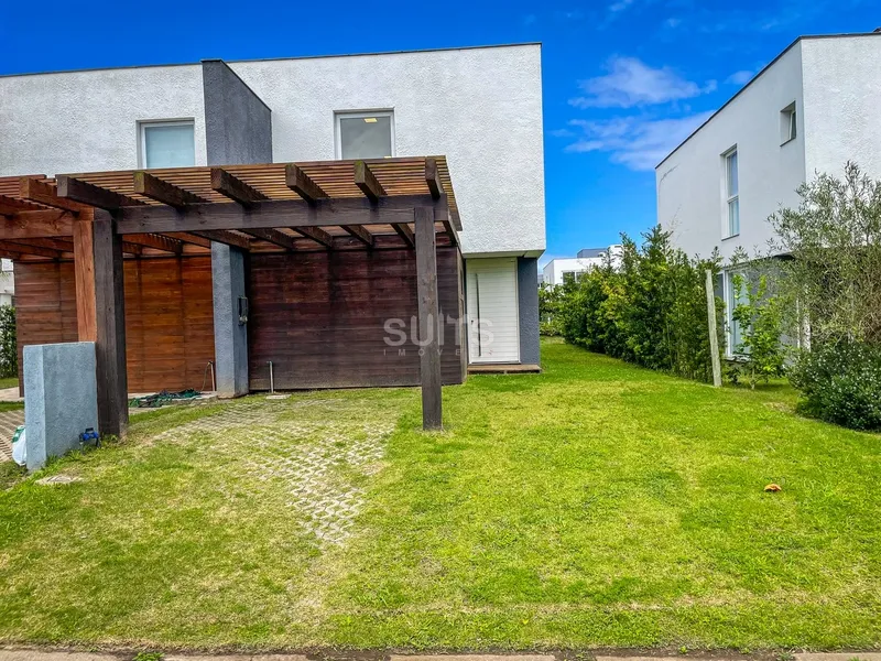 Excelente Sobrado no Condominio One em Atlântida: 1ª foto da galeria de imagens do imóvel