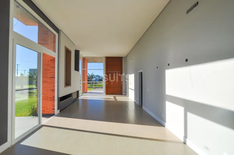 Excelente casa com lote diferenciado no condomínio Riviera: 4ª foto da galeria de imagens do imóvel