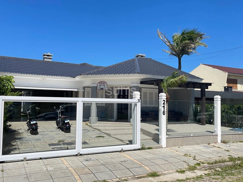 Excelente Casa Térrea no Centro de Xangri-Lá: 1ª foto da galeria de imagens do imóvel