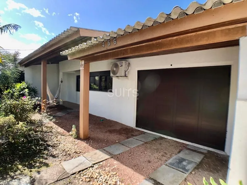 Excelente casa com localização privilegiada no Centro de Xangri-Lá: 1ª foto da galeria de imagens do imóvel