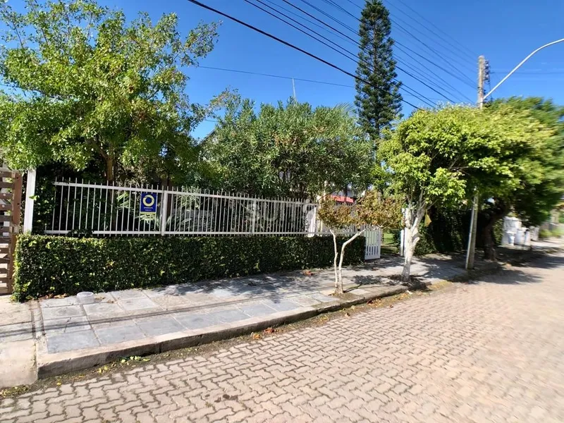 Excelente casa com localização privilegiada no Centro de Xangri-Lá: 2ª foto da galeria de imagens do imóvel