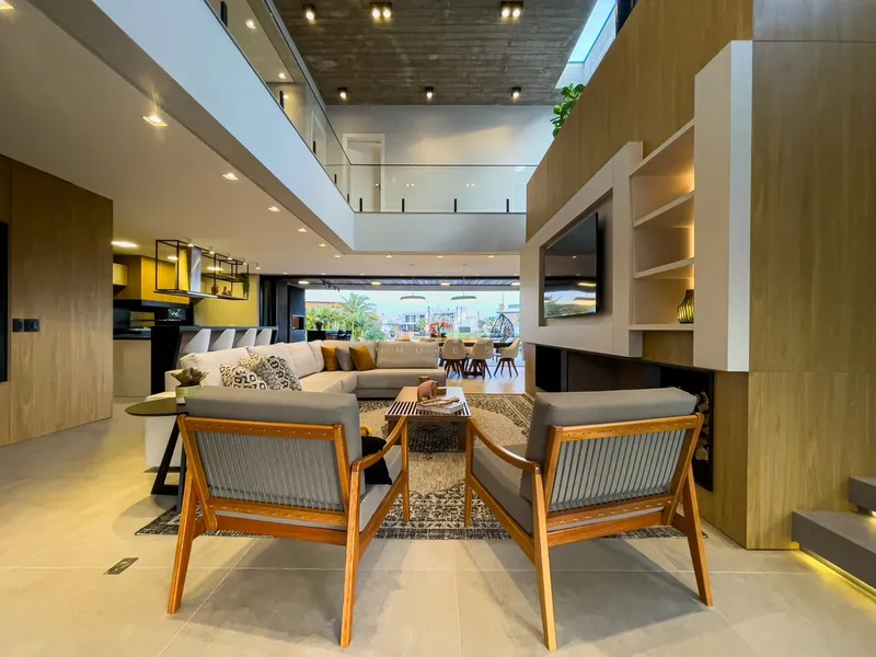 Mansão beira lago no condomínio Malibu!: 3ª foto da galeria de imagens do imóvel