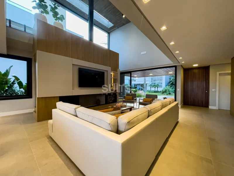 Mansão beira lago no condomínio Malibu!: 5ª foto da galeria de imagens do imóvel