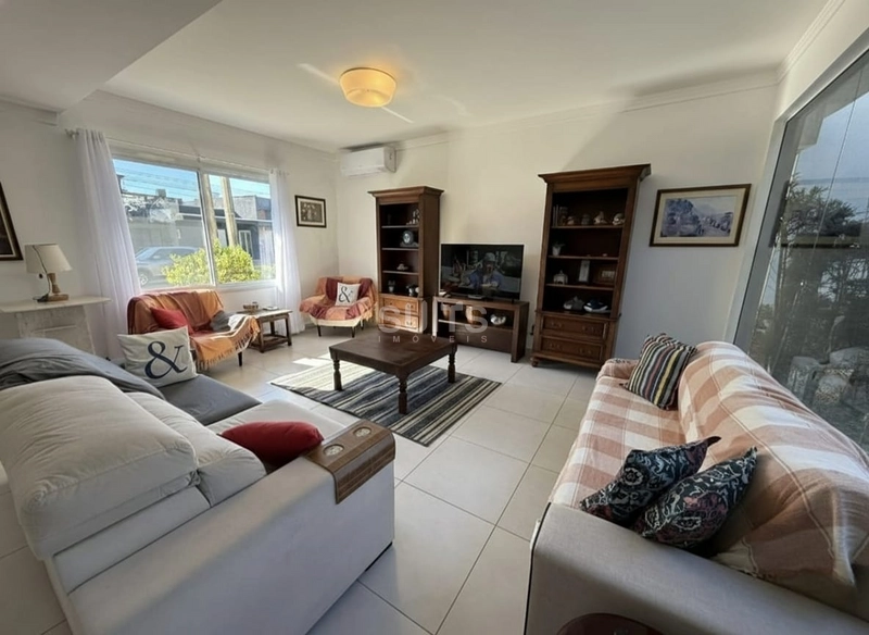 Belíssima residência no condomínio Las Palmas: 2ª foto da galeria de imagens do imóvel