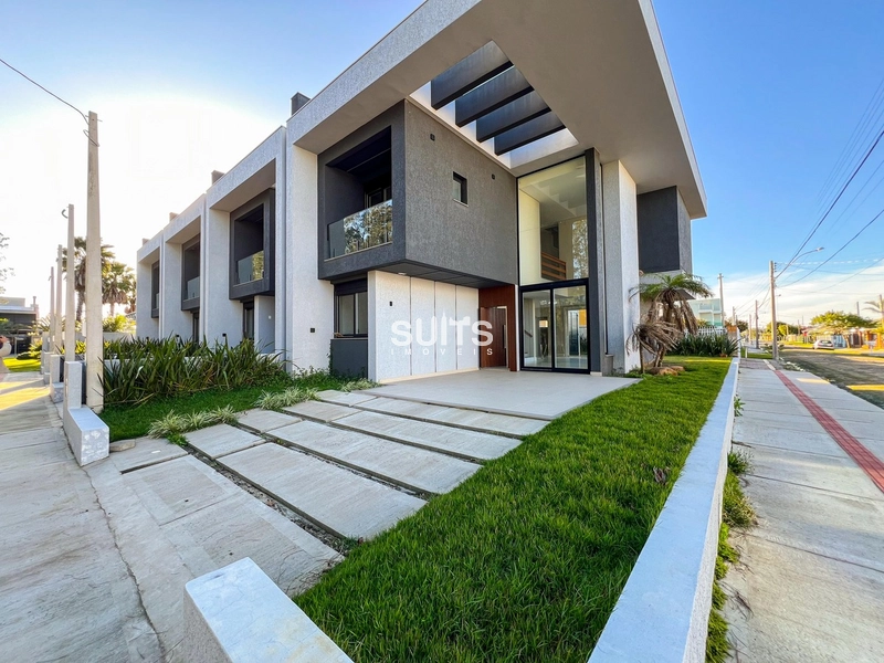 Excelente sobrado à venda no centro da praia de Xangri-Lá: 2ª foto da galeria de imagens do imóvel