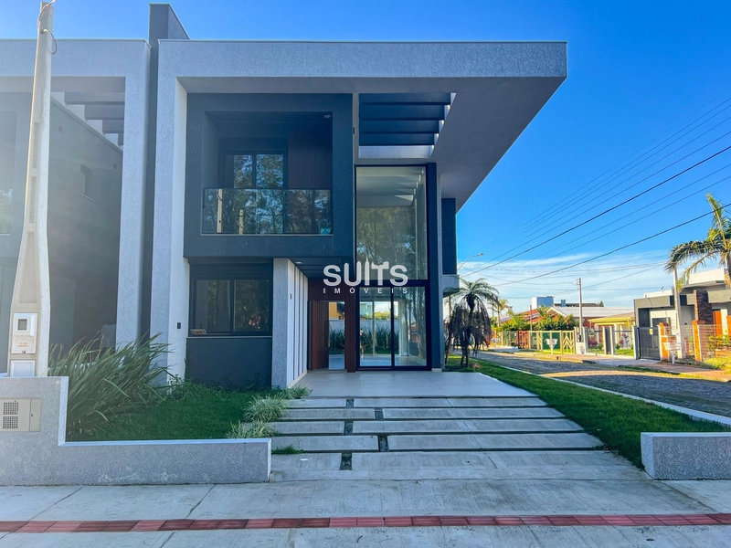 Excelente sobrado à venda no centro da praia de Xangri-Lá: 1ª foto da galeria de imagens do imóvel