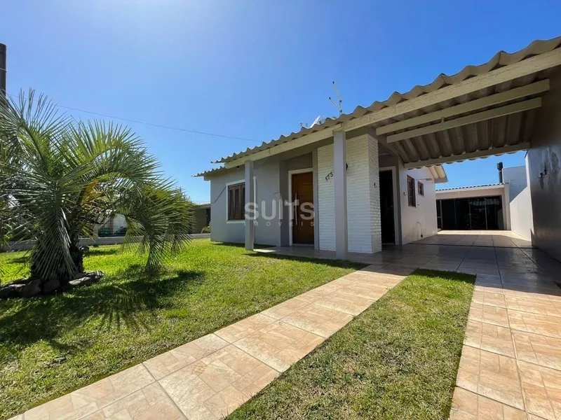 Excelente casa térrea em Atlântida Sul: 1ª foto da galeria de imagens do imóvel