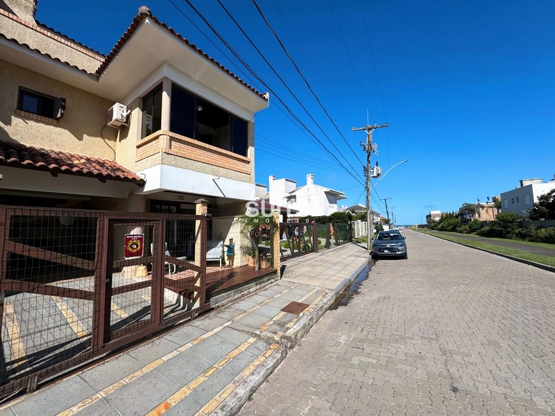 Excelente duplex proximo ao Mar no centro de Xangri-Lá: 1ª foto da galeria de imagens do imóvel