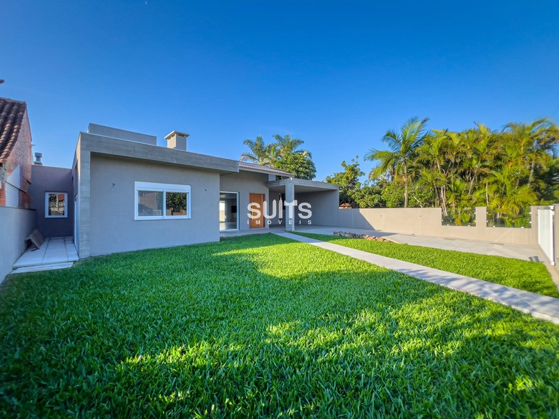 Excelente casa em região nobre e próxima ao mar na praia de Atlântida: 2ª foto da galeria de imagens do imóvel
