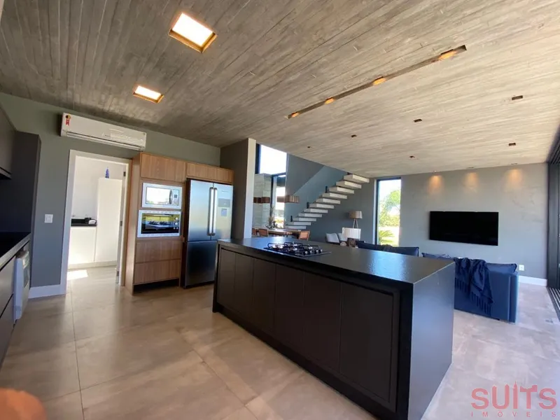 Espetacular sobrado beira-lago no Condomínio Sea Coast: 6ª foto da galeria de imagens do imóvel