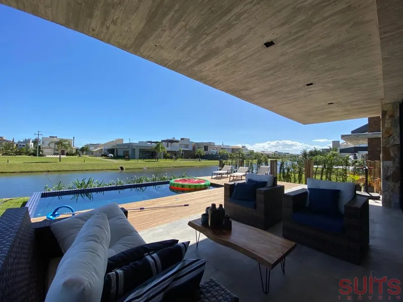 Espetacular sobrado beira-lago no Condomínio Sea Coast: 8ª foto da galeria de imagens do imóvel