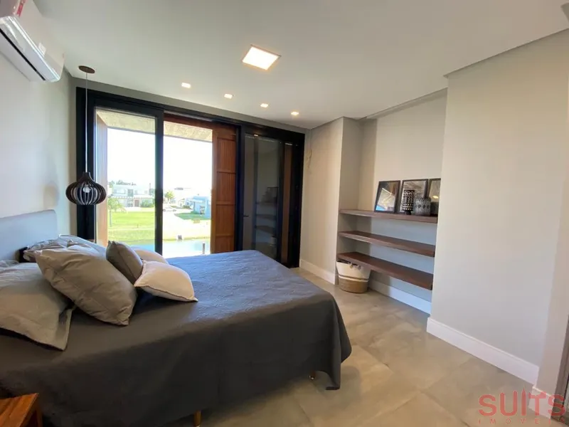 Espetacular sobrado beira-lago no Condomínio Sea Coast: 25ª foto da galeria de imagens do imóvel