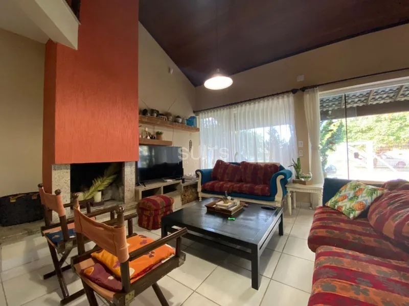 Linda casa em localização com muita privacidade em Atlântida: 3ª foto da galeria de imagens do imóvel