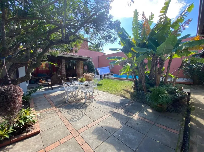 Linda casa em localização com muita privacidade em Atlântida: 13ª foto da galeria de imagens do imóvel