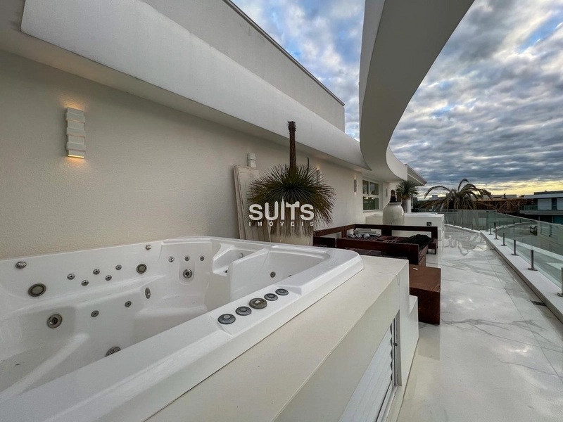 Incrível mansão beira lago no condomínio Enseada: 59ª foto da galeria de imagens do imóvel