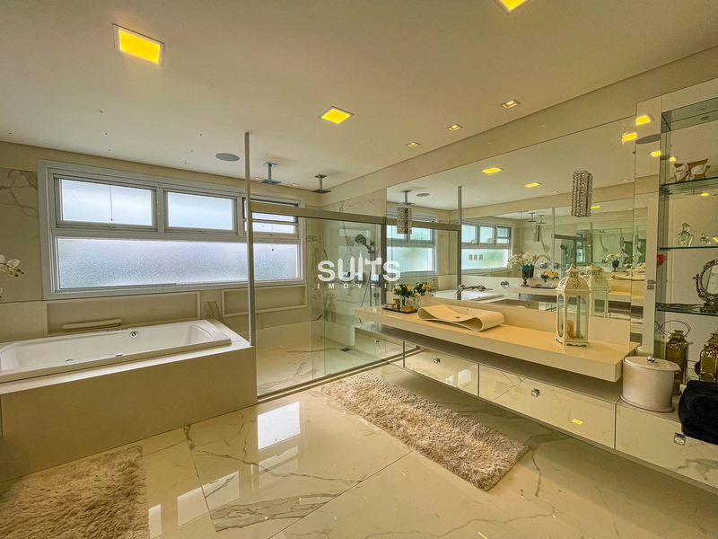 Incrível mansão beira lago no condomínio Enseada: 28ª foto da galeria de imagens do imóvel