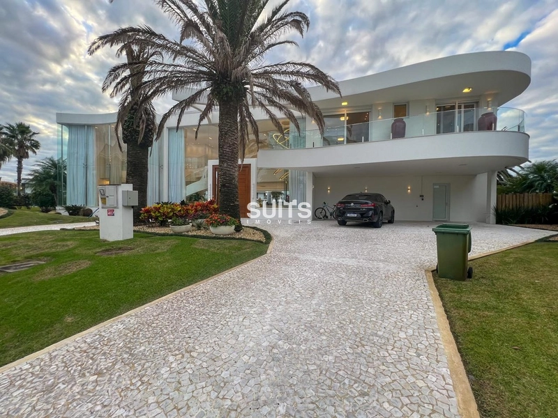 Incrível mansão beira lago no condomínio Enseada: 2ª foto da galeria de imagens do imóvel