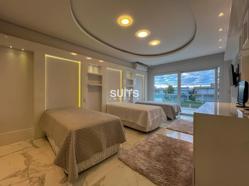 Incrível mansão beira lago no condomínio Enseada: 75ª foto da galeria de imagens do imóvel