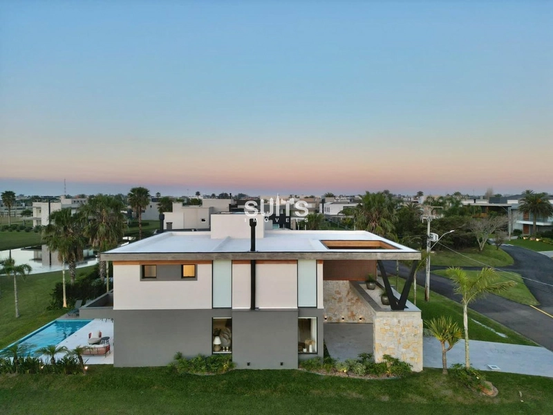 Belíssima mansão á venda no condomínio enseada: 1ª foto da galeria de imagens do imóvel