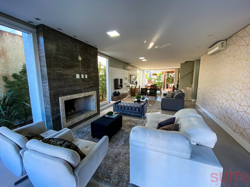 Incrível sobrado no condomínio Condado de Capão: 2ª foto da galeria de imagens do imóvel