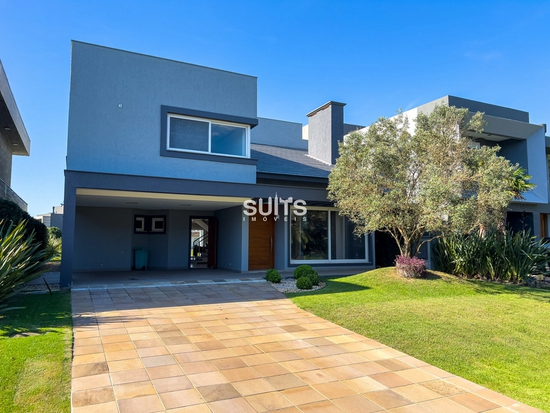 Excelente sobrado beira lago no Condomínio Enseada: 1ª foto da galeria de imagens do imóvel