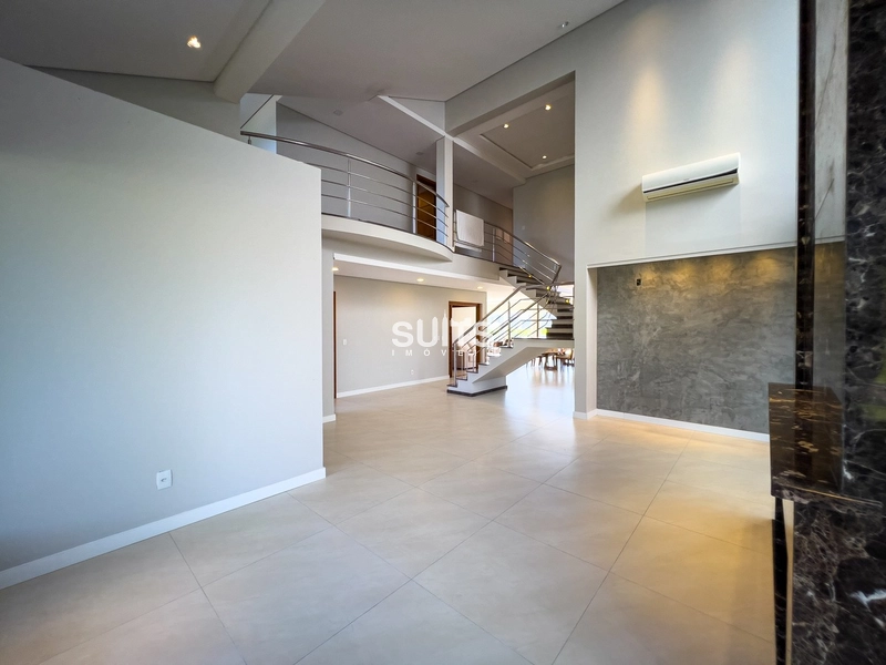 Excelente sobrado beira lago no Condomínio Enseada: 4ª foto da galeria de imagens do imóvel