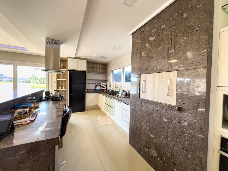 Excelente sobrado beira lago no Condomínio Enseada: 13ª foto da galeria de imagens do imóvel