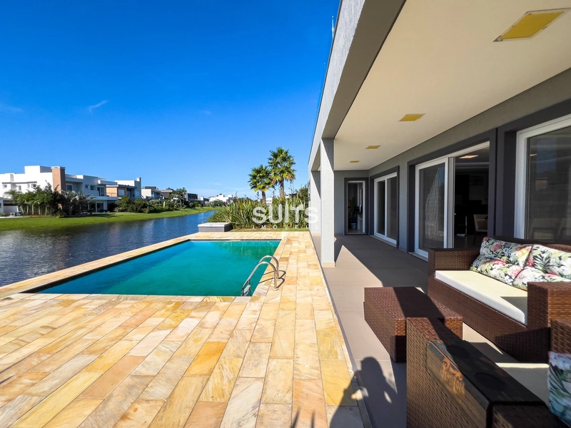 Excelente sobrado beira lago no Condomínio Enseada: 34ª foto da galeria de imagens do imóvel