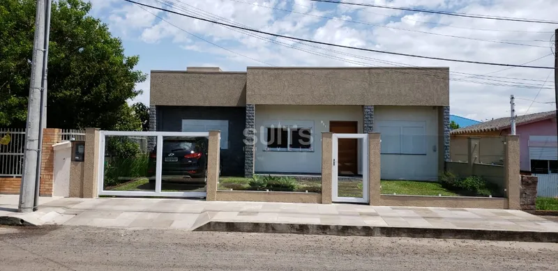 Linda casa com piscina no Centro de Xangri-Lá: 1ª foto da galeria de imagens do imóvel
