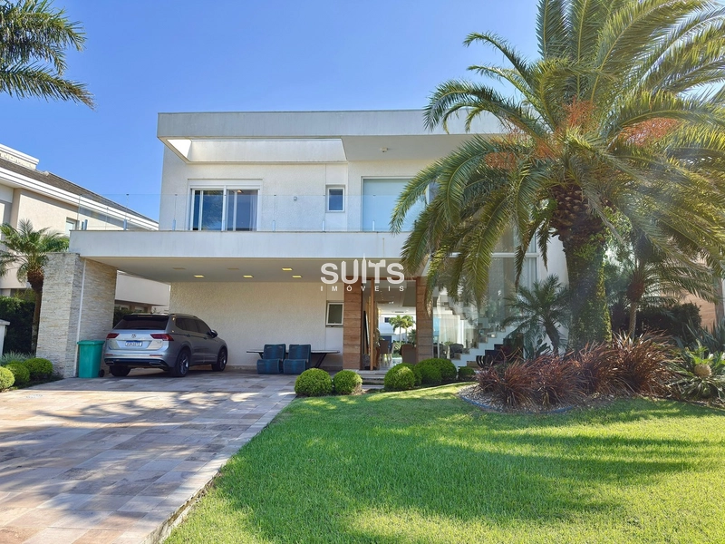 Excelente sobrado beira lago à venda no condomínio Enseada: 1ª foto da galeria de imagens do imóvel